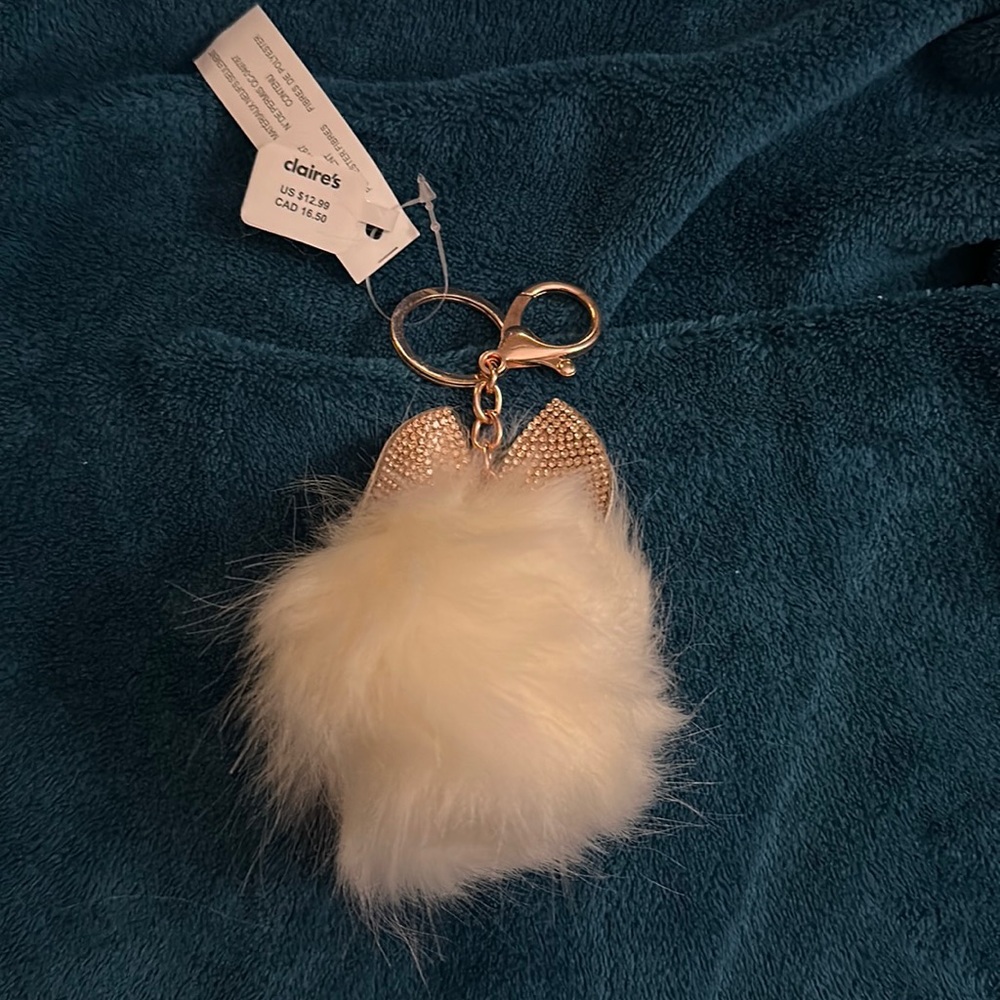 Claire’s White Furry Cat Pom Keychain